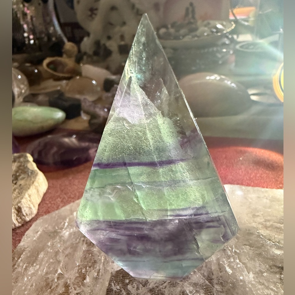 Fluorite Diamond - Picture 8 of 8